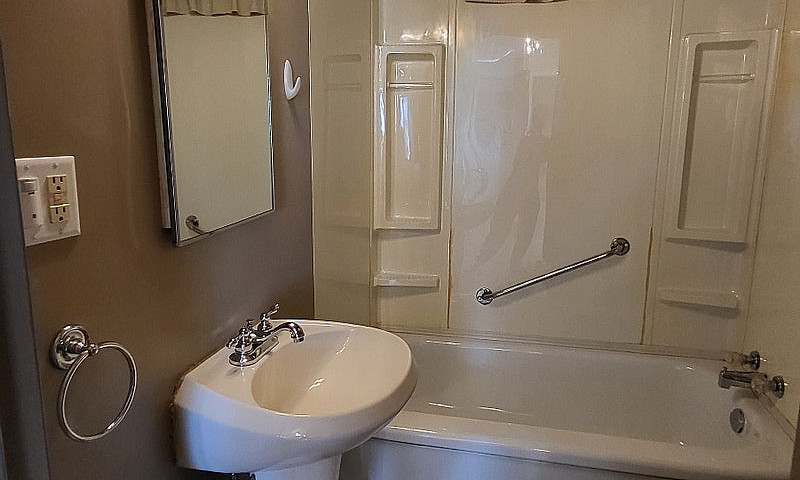 2 Bed, 1 Bath House ...