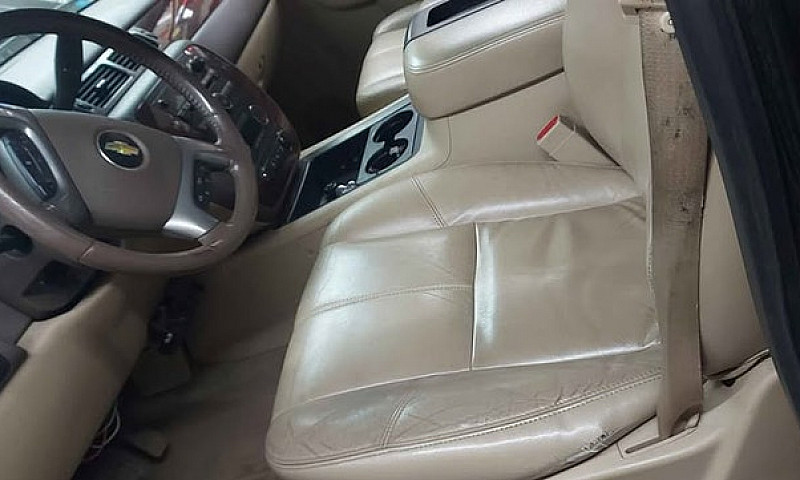 2012 Chev Suburban...