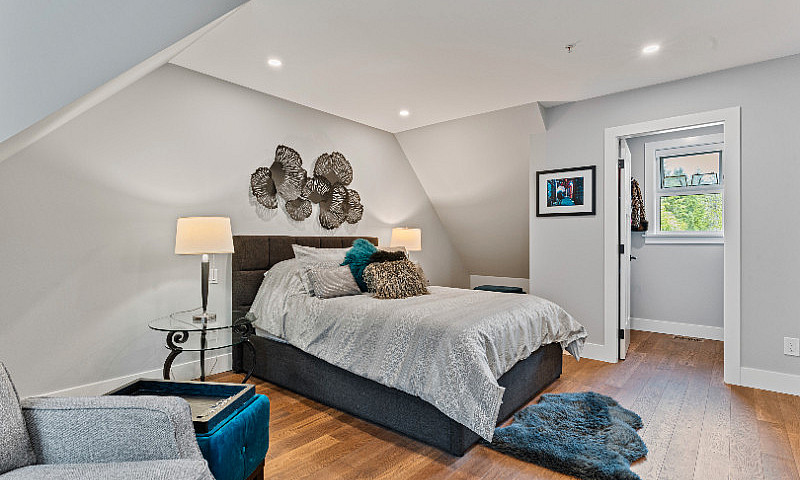 House For Sale - Sha...