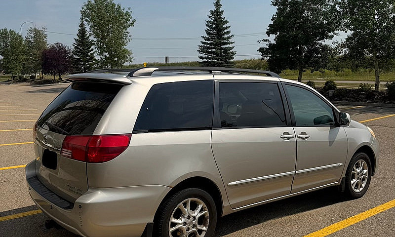 2005 Toyota Sienna A...