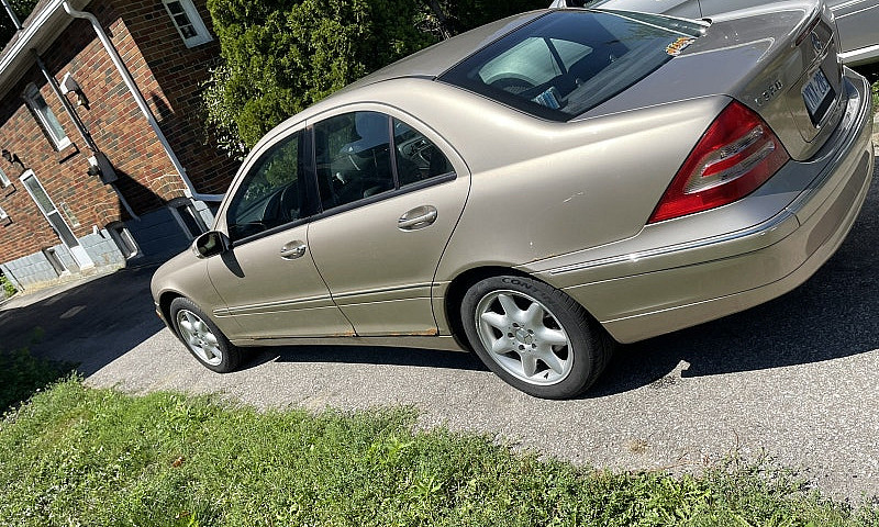 Mercedes Benz C320 4...