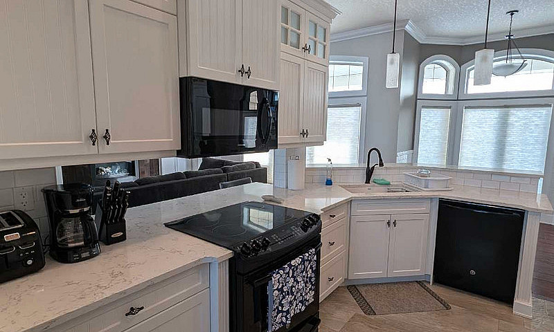 Fully Furnished 3 Ro...