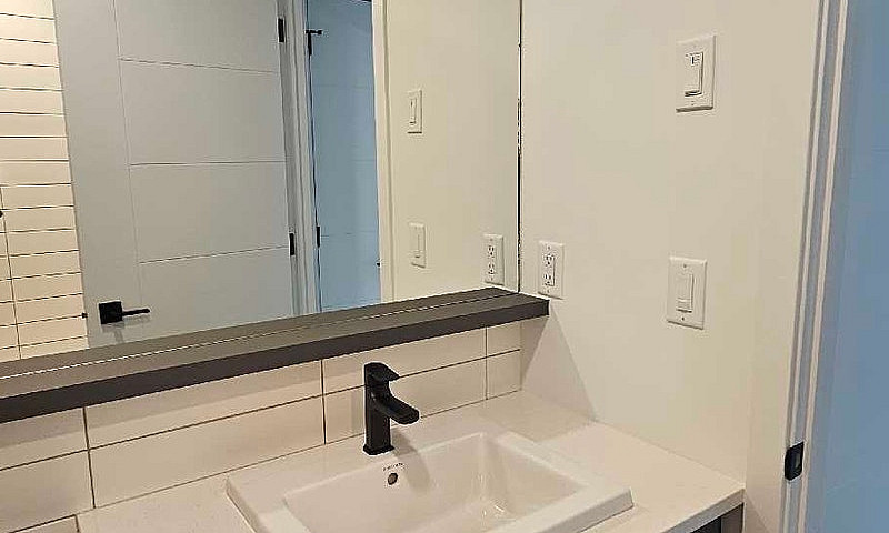 Modern One Bedroom C...