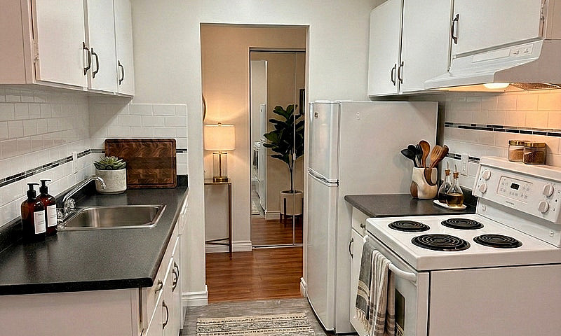 Large One Bed Near M...