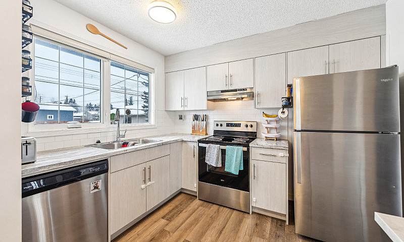 4 Bed, 2 Bath Penbro...