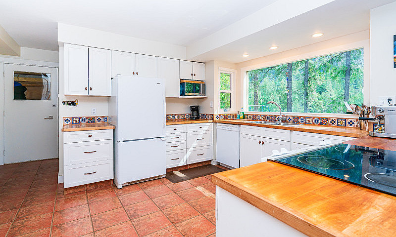6257 Hwy 3, Hedley, ...
