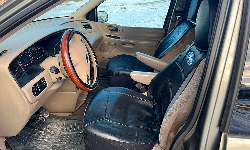 2003 Ford Windstar...