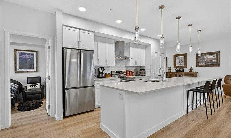 Luxury Condo In Seto...
