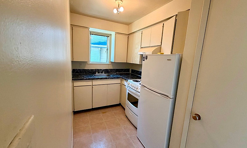 Spacious 2F Unit In ...