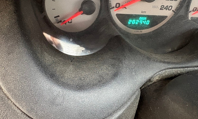 2005 Dodge Neon...