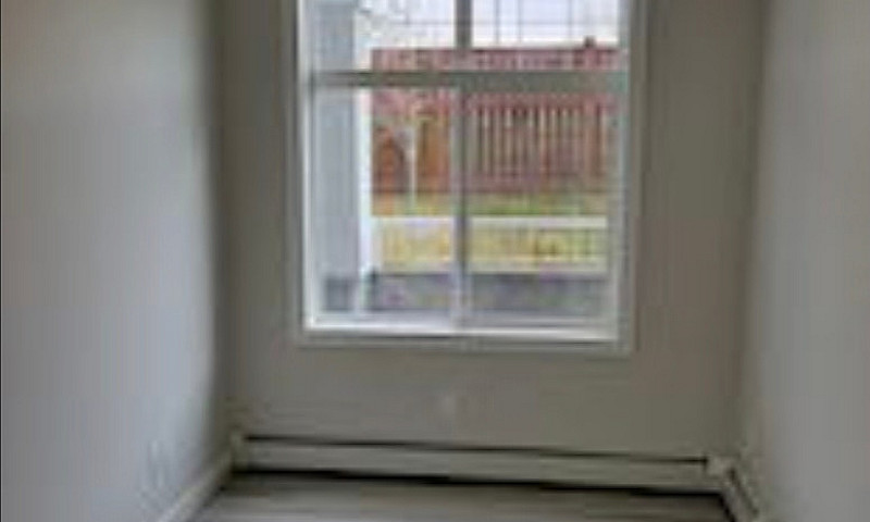 Luxury 1 Bedroom Con...