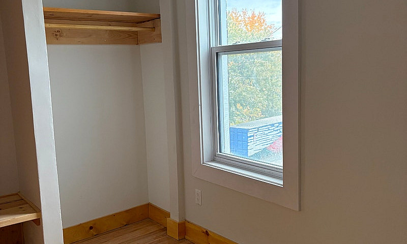 2 Brdr + Den Apartme...