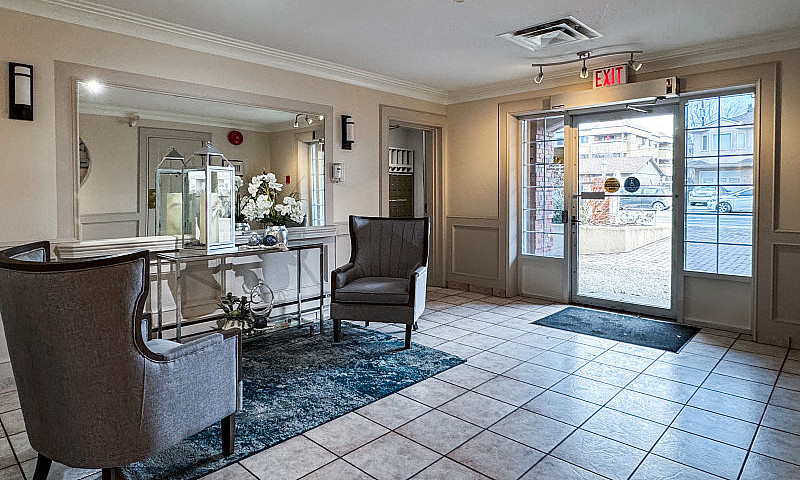 2B/2B Condo In The M...