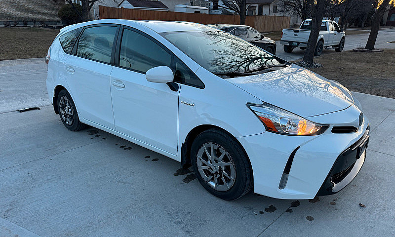 2018 Toyota Prius V ...
