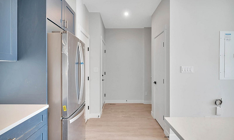 Stunning 3 Bedroom 2...