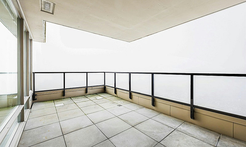 Spacious 2 Bed 2 Bat...