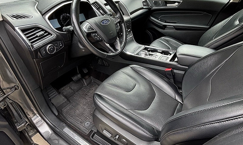 2019 Ford Edge Titan...