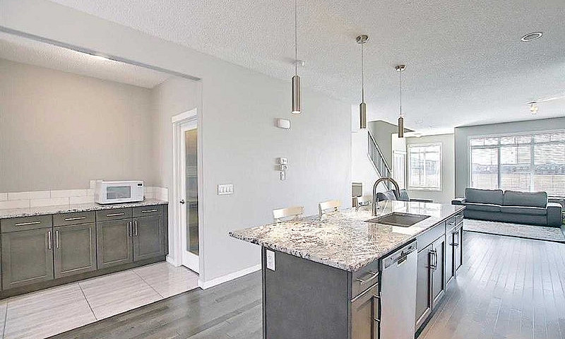 $2,100 |Evanston 3-B...