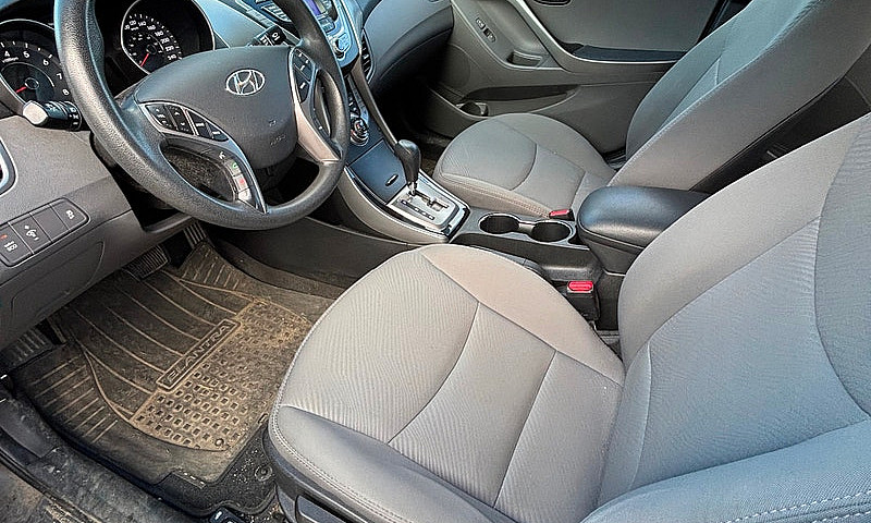 Hyundai Elantra 2013...