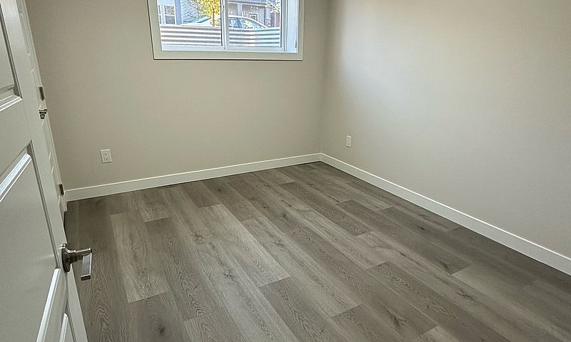 Basement Suite For R...