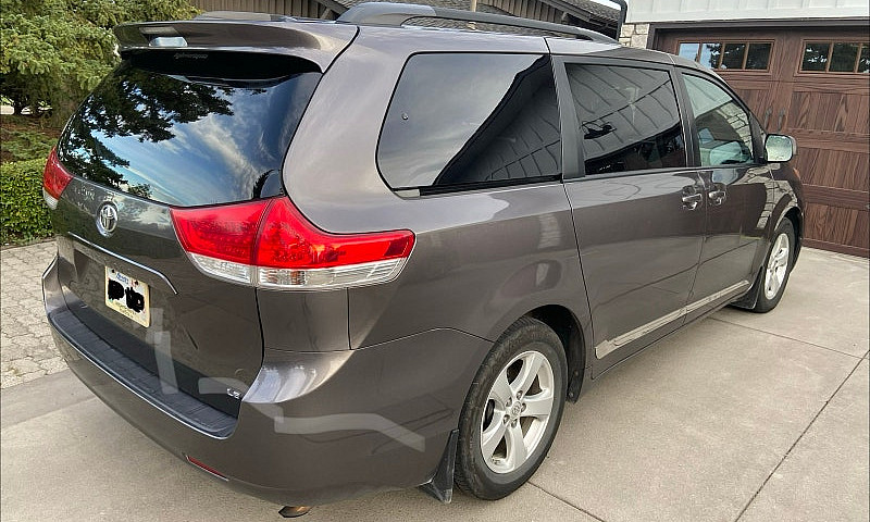 2012 Toyota Sienna L...