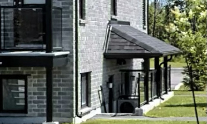 3 1/2 Condo-Style Ap...