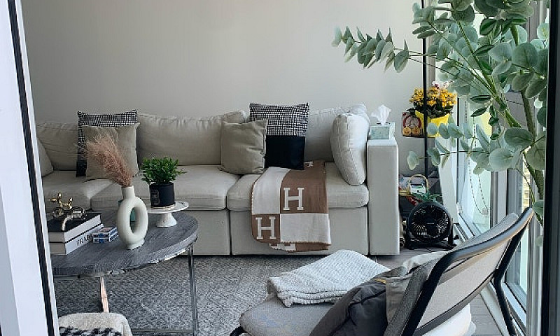1-Bedroom + Den Clos...
