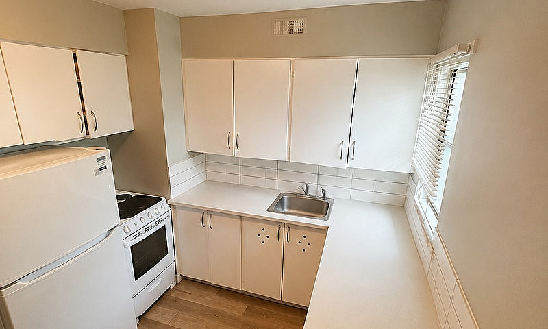 Nov 1 Downtown 1 Bed...