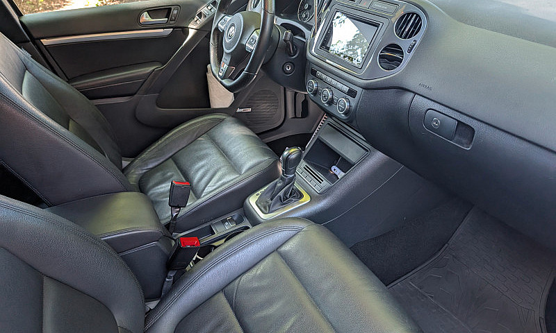 2014 Volkswagen Tigu...