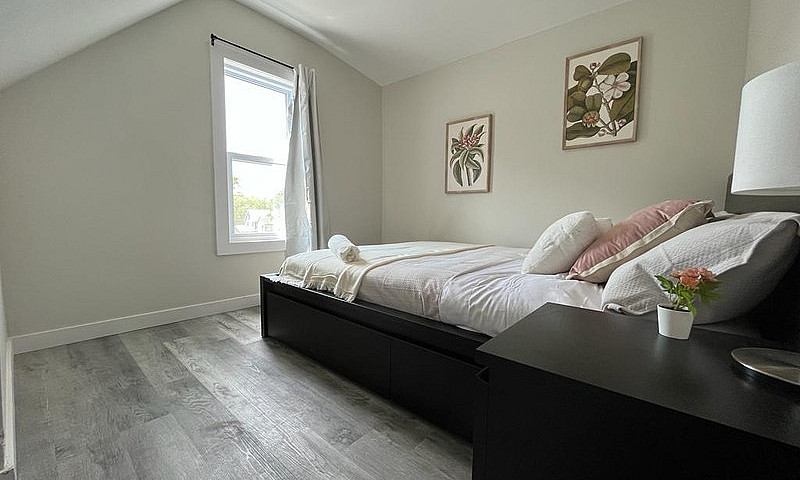 Fully Furnished 1 Be...