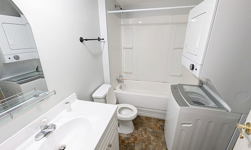 Bright 3-Bedroom Wit...