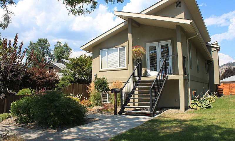 Downtown Kelowna 4 B...