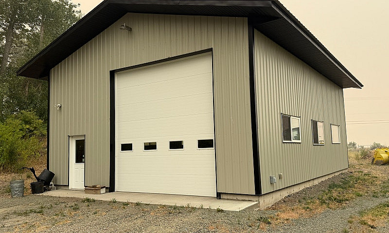 10 Acres , 1800 Sq F...