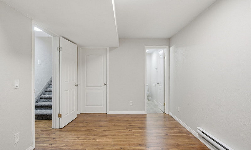 1 Bedroom Basement S...