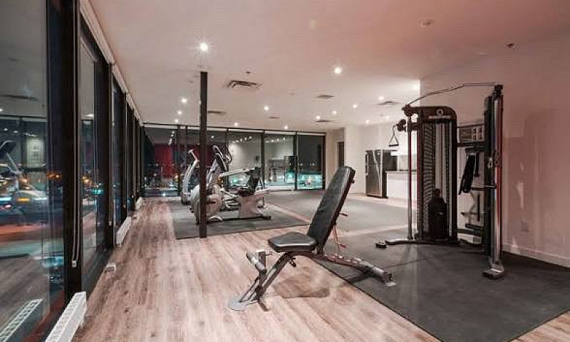 Stunning 2 Bed 2 Bat...