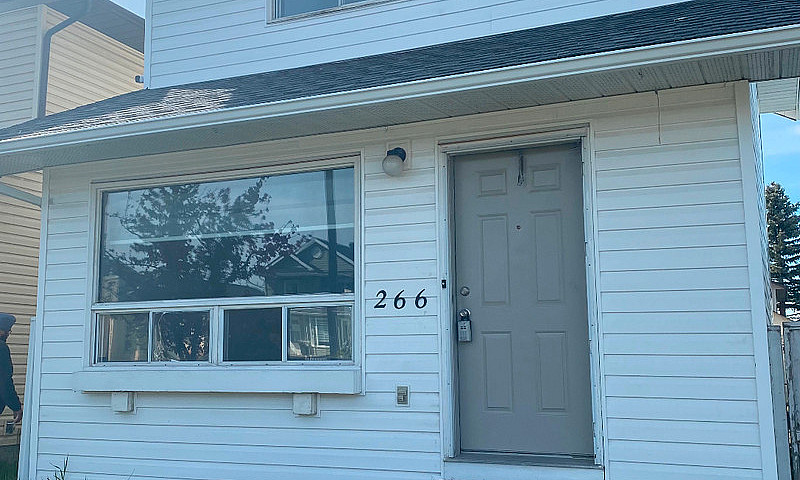 3 Plus 1 Bdrm For Sa...