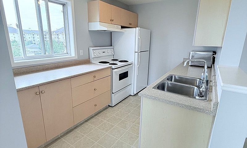Bright 2 Bed, 1 Bath...