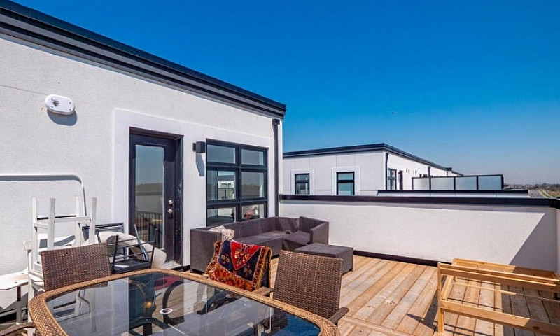 Bright 2 Bed 2 Bath ...