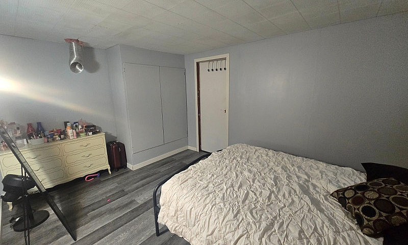 2 Bedroom Basement S...
