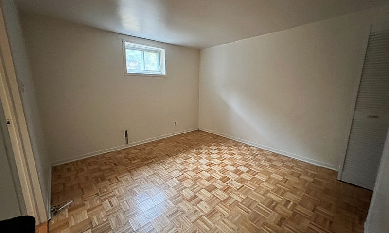 Beau 4½ S-S Bungalow...