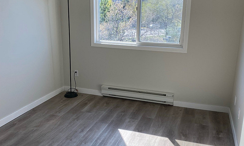 2 Bed, 1 Bath Top Fl...