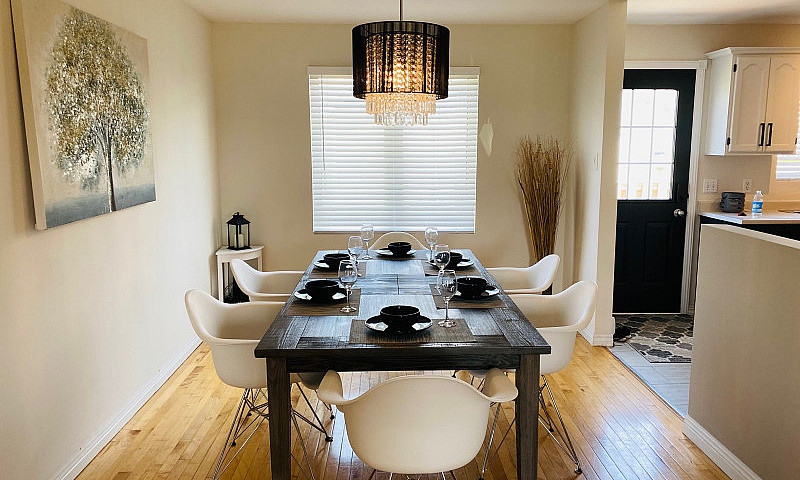 Gorgeous Furnished 3...