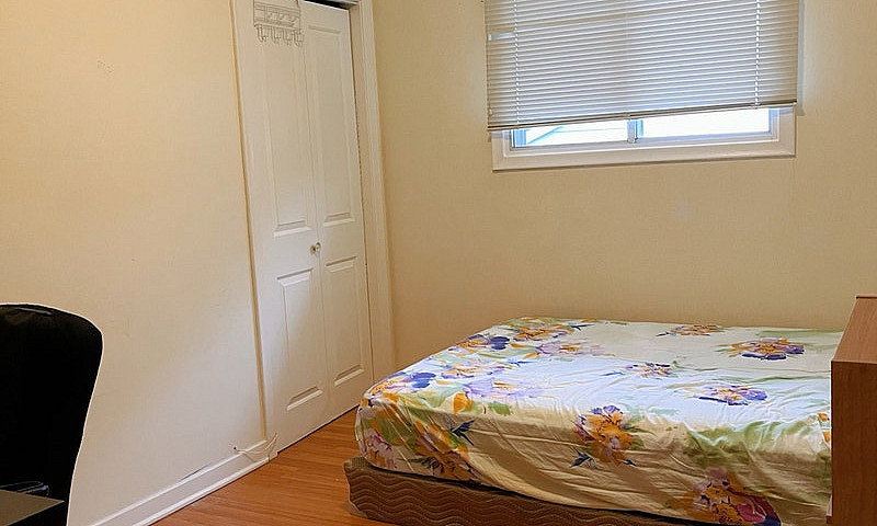 Spacious 5-Bedroom H...