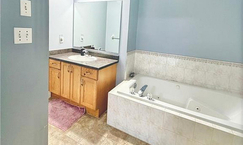 Room For Rent For Co...