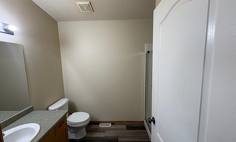 4 Bedrooms, 2 Bathro...