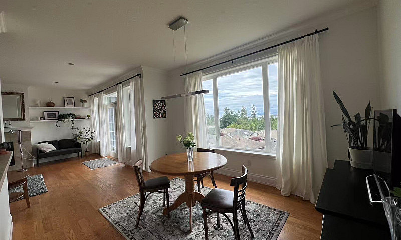 Stunning 3-Bedroom P...