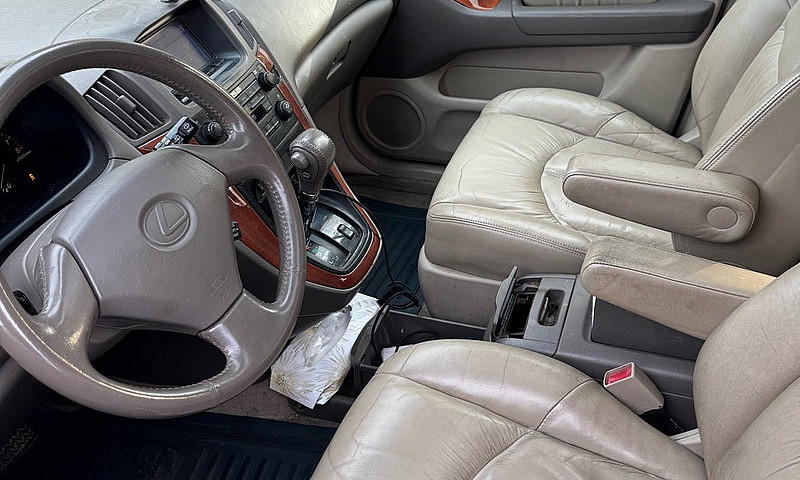 1999 Lexus Rx300...