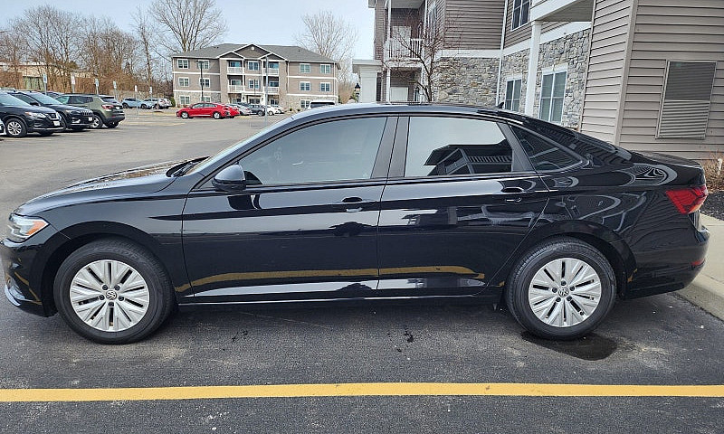 2019 Volkswagen Jett...