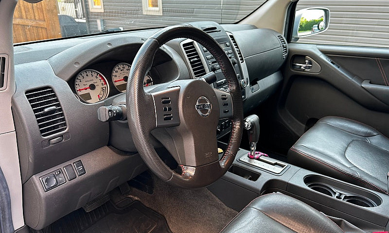 Nissan Pro-4X Fronti...