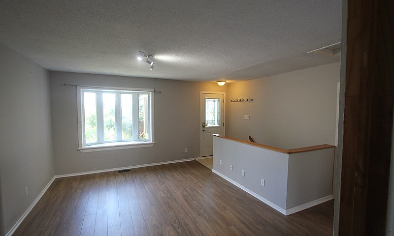 Charming 2+1 Bdrm  H...